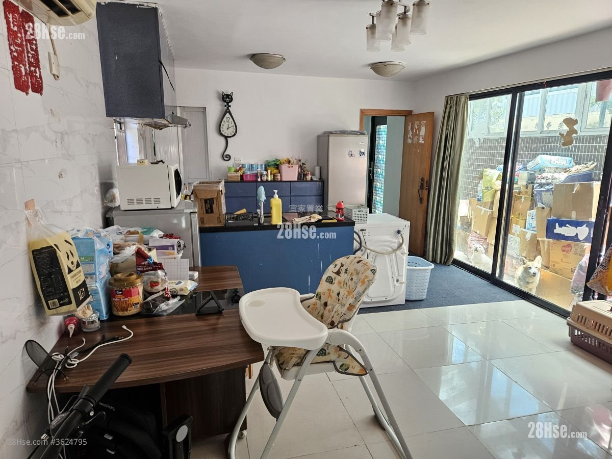 村屋 售盘 5+ 房 , 4 浴室 1,200 平方尺 村屋 售盘 5+ 房 , 4 浴室 1,200 平方尺