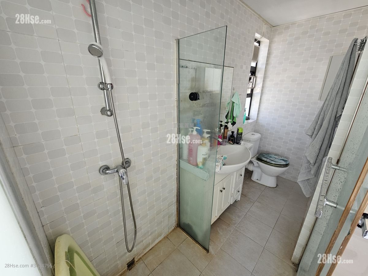 村屋 售盘 5+ 房 , 4 浴室 1,200 平方尺 村屋 售盘 5+ 房 , 4 浴室 1,200 平方尺