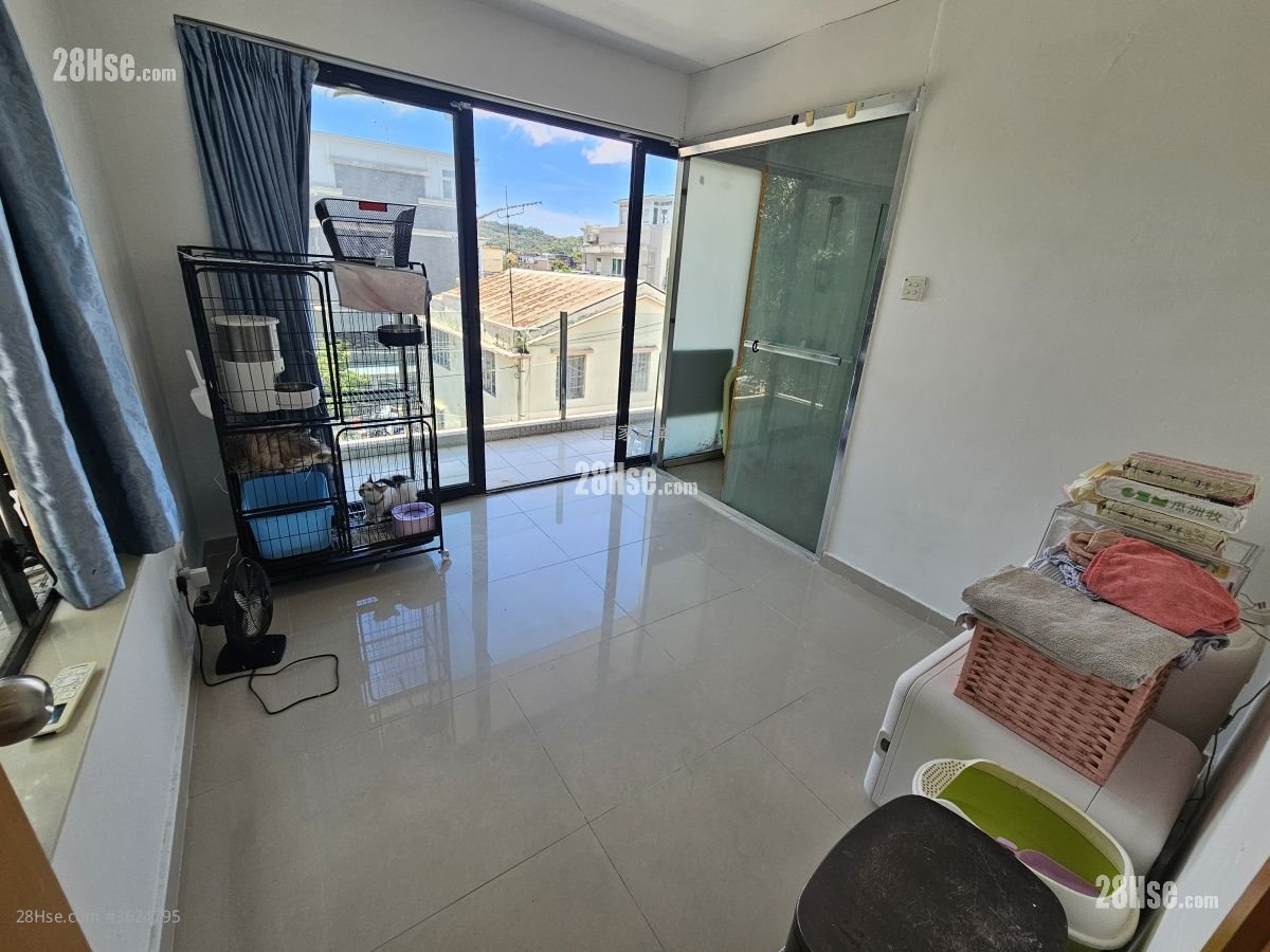 村屋 售盘 5+ 房 , 4 浴室 1,200 平方尺 村屋 售盘 5+ 房 , 4 浴室 1,200 平方尺