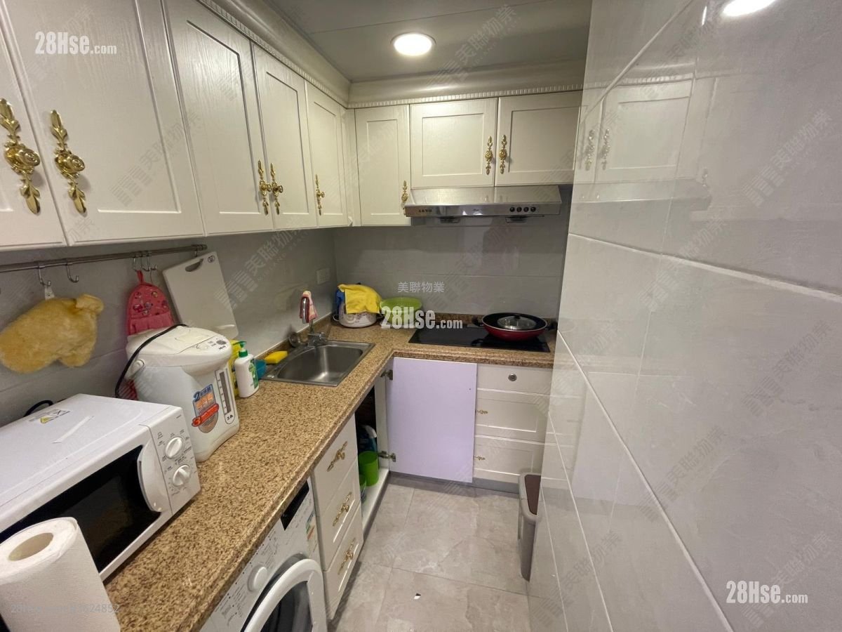 Wai Wah Centre Sell 1 Bedroom 297 ft² Wai Wah Centre Sell 1 Bedroom 297 ft²