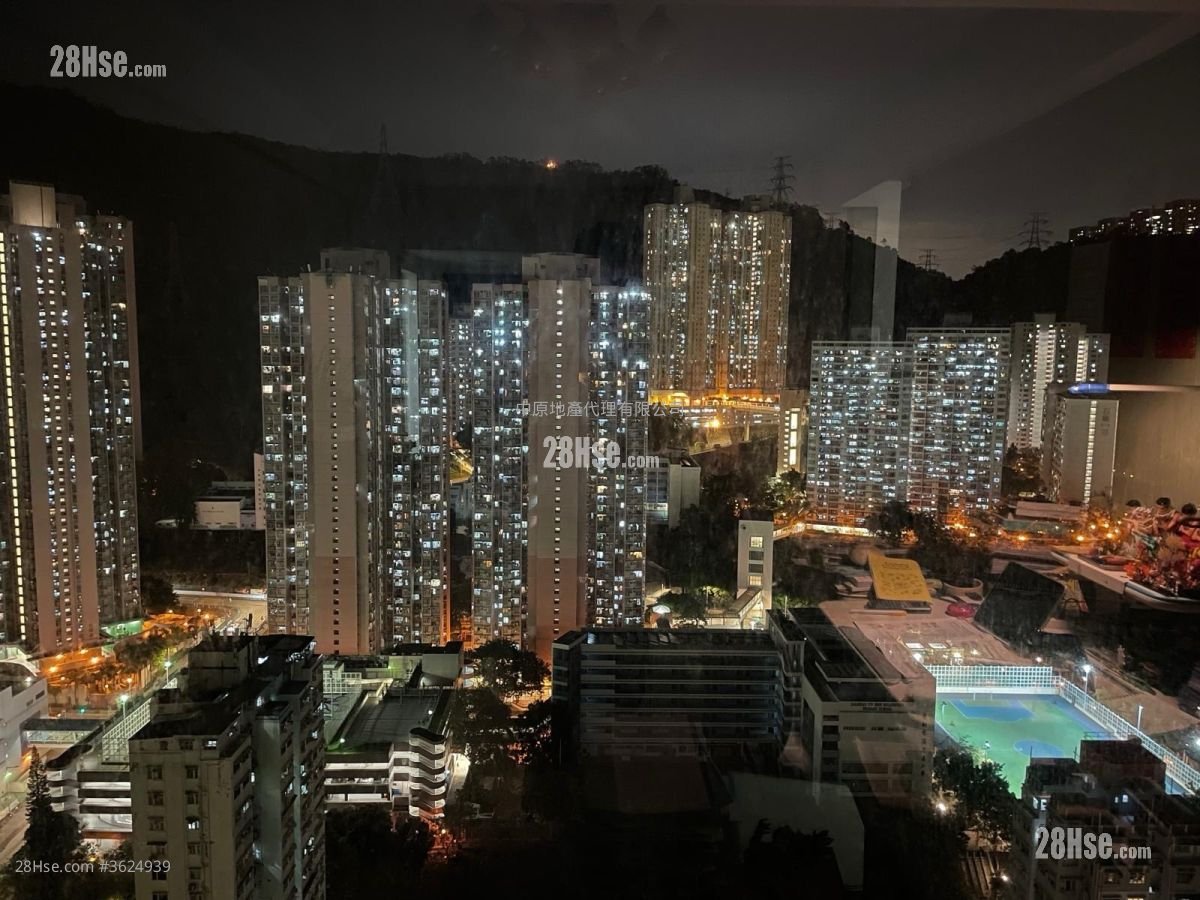 The Apex Sell 3 Bedrooms , 2 Bathrooms 639 ft² The Apex Sell 3 Bedrooms , 2 Bathrooms 639 ft²