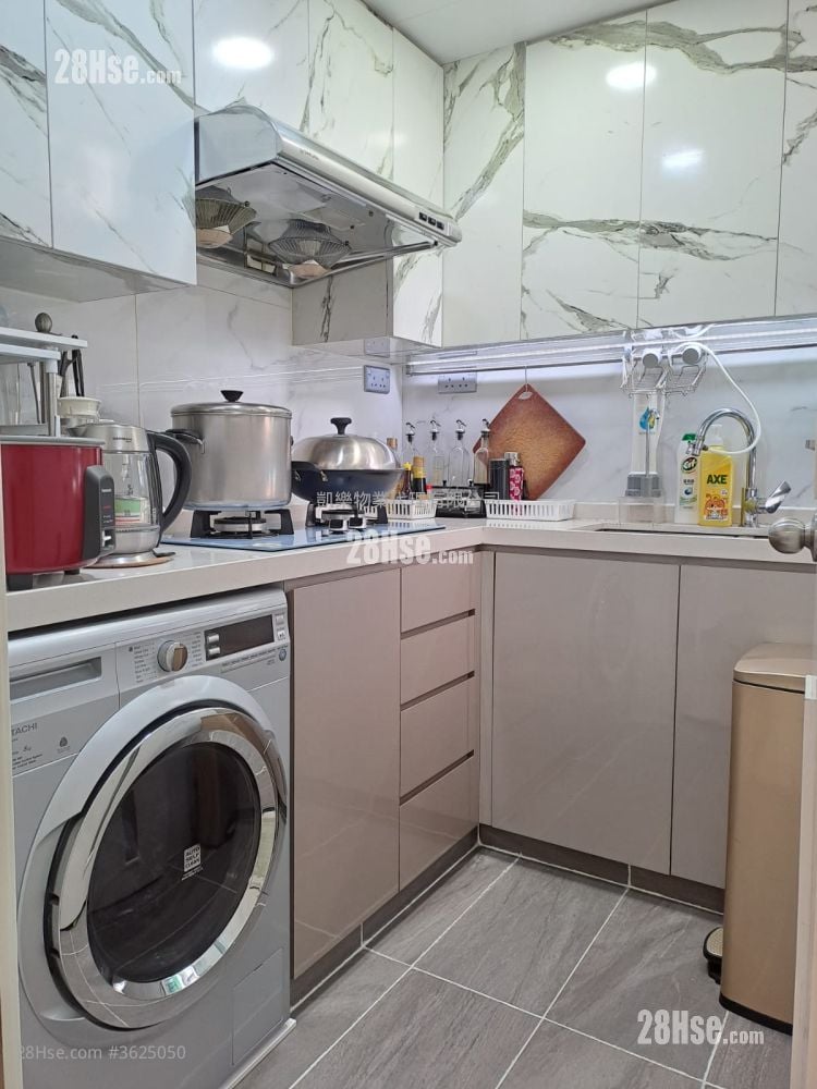 Kwun Tak Court Sell 2 Bedrooms , 1 Bathroom 483 ft² Kwun Tak Court Sell 2 Bedrooms , 1 Bathroom 483 ft²