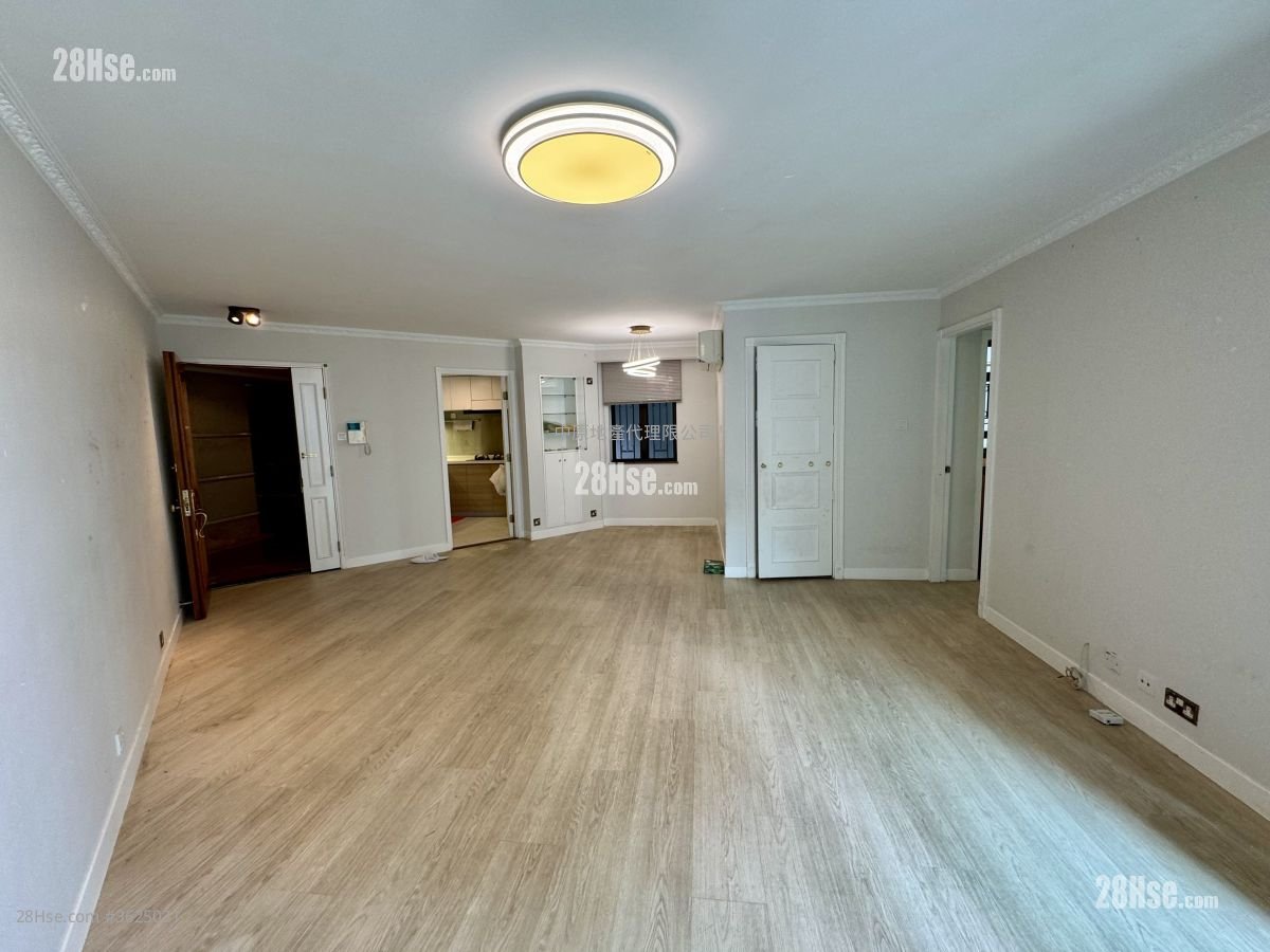 Royal Ascot Sell 3 Bedrooms 974 ft² Royal Ascot Sell 3 Bedrooms 974 ft²