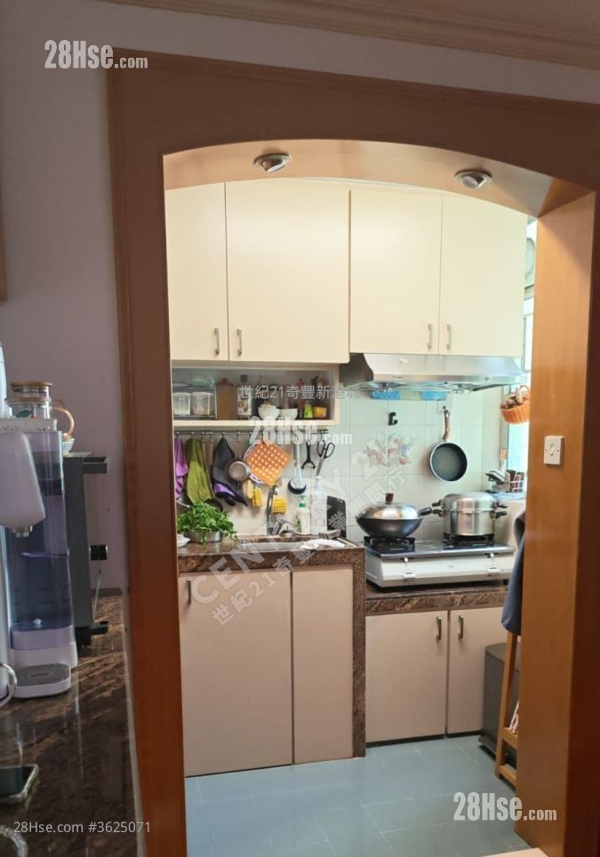 Kam Fung Court Sell 3 Bedrooms 596 ft² Kam Fung Court Sell 3 Bedrooms 596 ft²