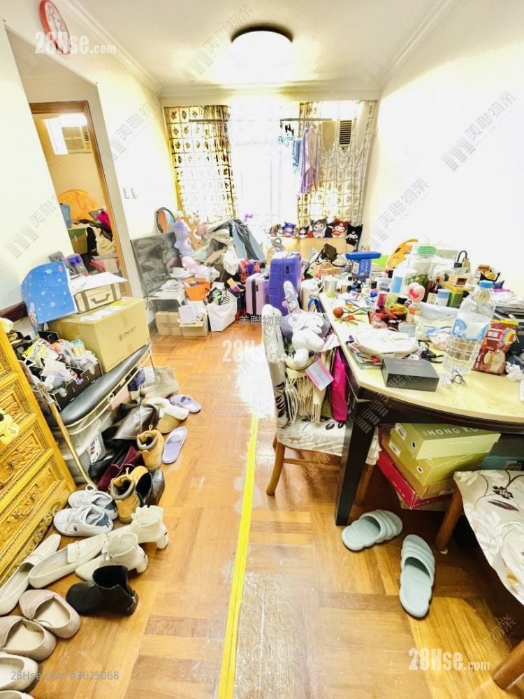 Cheong Shing Court Sell 4 Bedrooms 650 ft² Cheong Shing Court Sell 4 Bedrooms 650 ft²