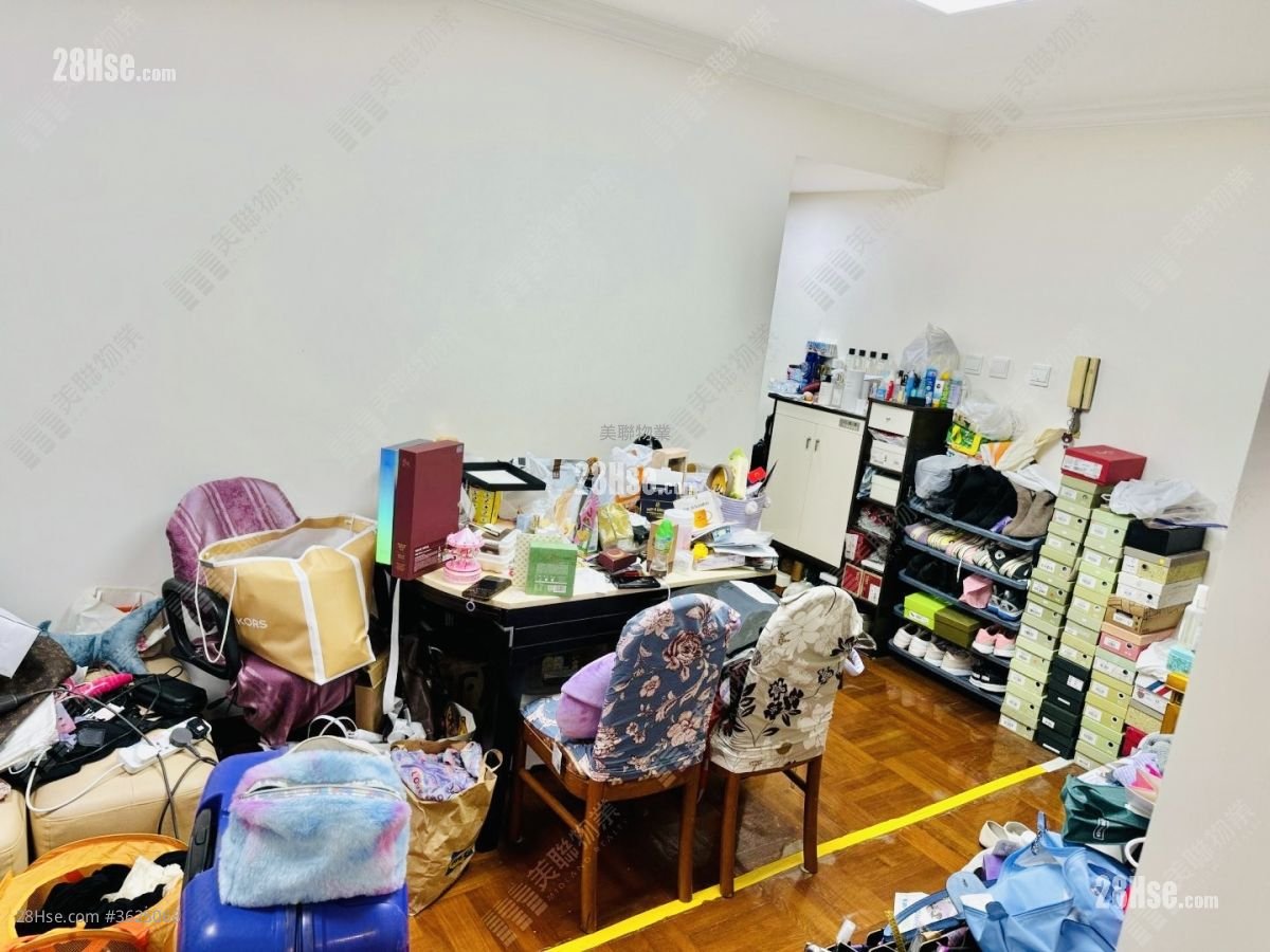 Cheong Shing Court Sell 4 Bedrooms 650 ft² Cheong Shing Court Sell 4 Bedrooms 650 ft²