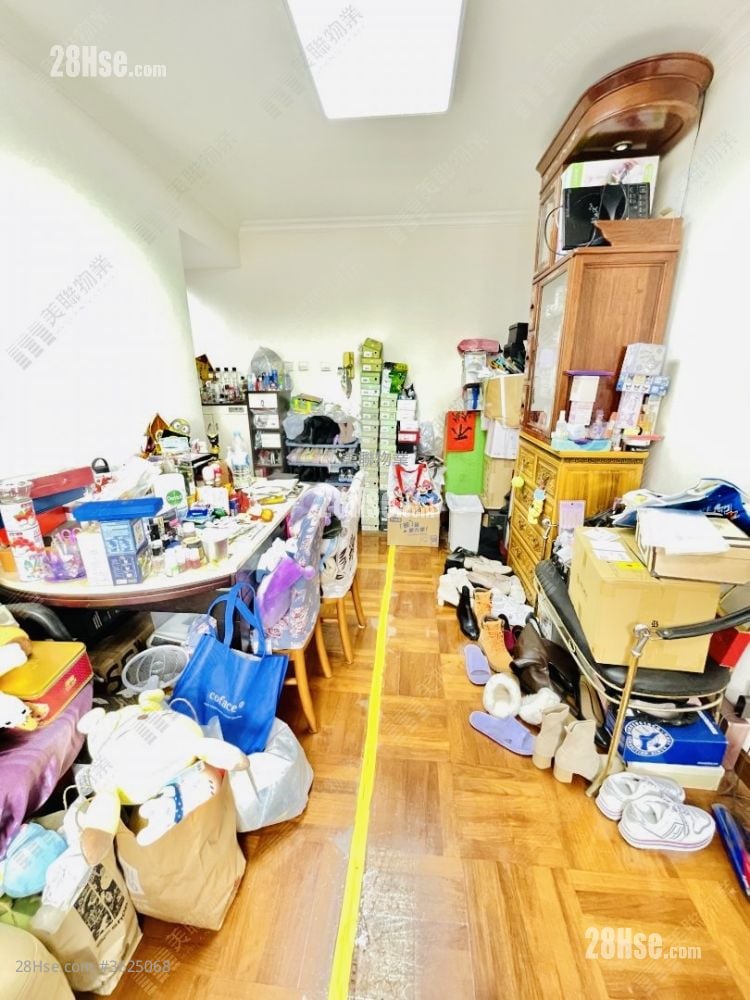 Cheong Shing Court Sell 4 Bedrooms 650 ft² Cheong Shing Court Sell 4 Bedrooms 650 ft²