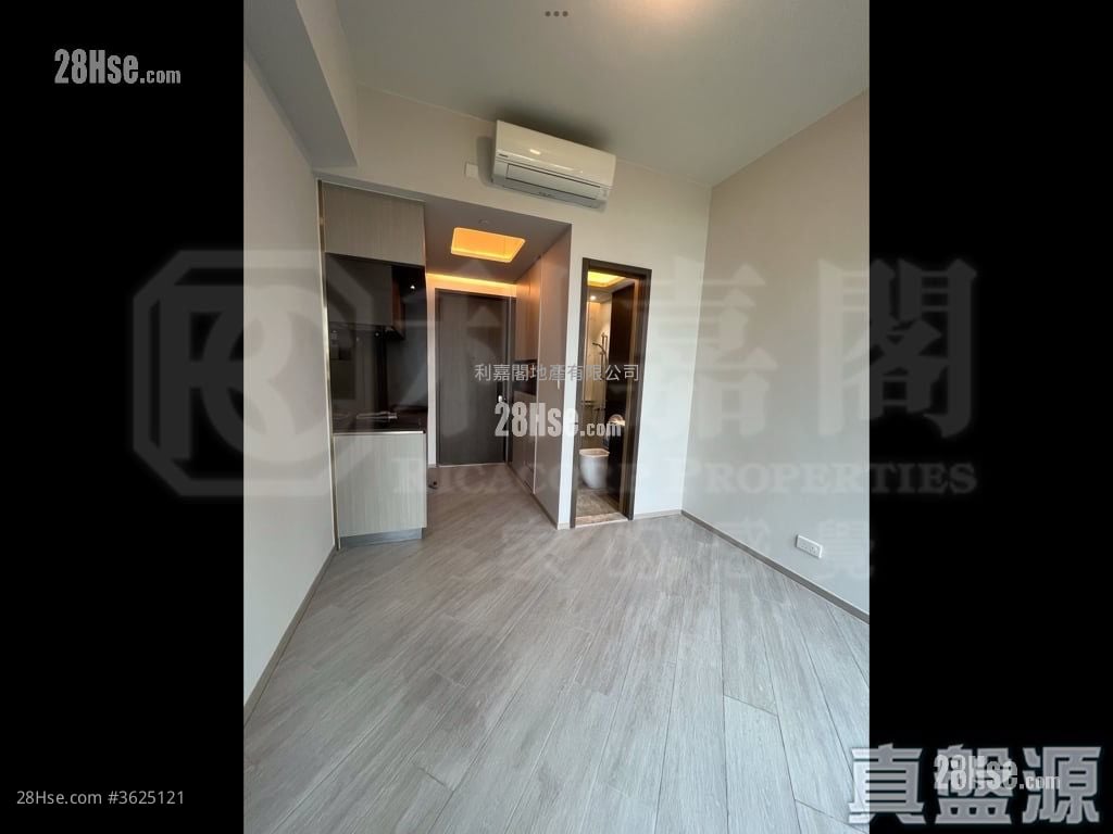 The Royale Sell 1 Bathroom 215 ft² The Royale Sell 1 Bathroom 215 ft²