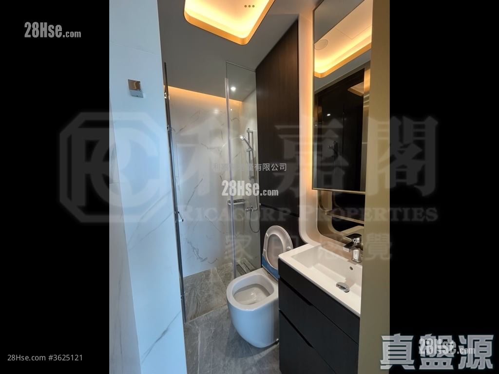 The Royale Sell 1 Bathroom 215 ft² The Royale Sell 1 Bathroom 215 ft²