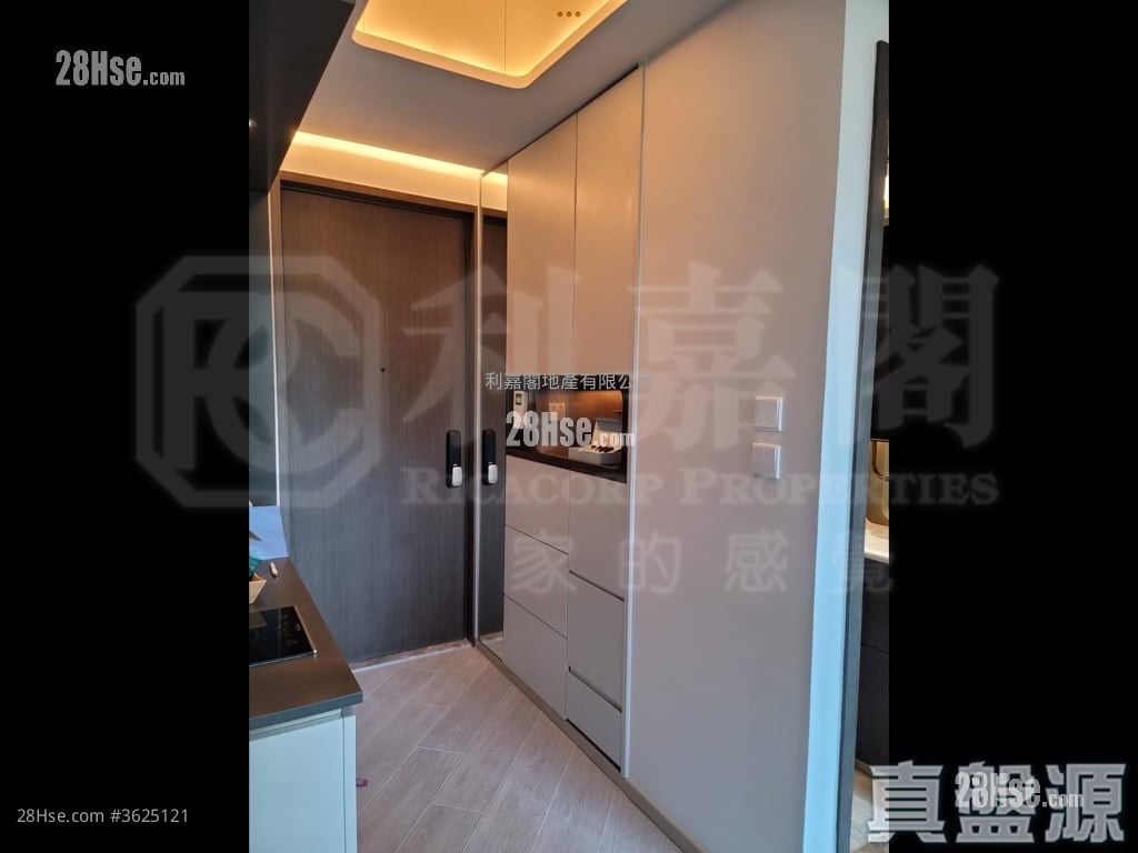 The Royale Sell 1 Bathroom 215 ft² The Royale Sell 1 Bathroom 215 ft²