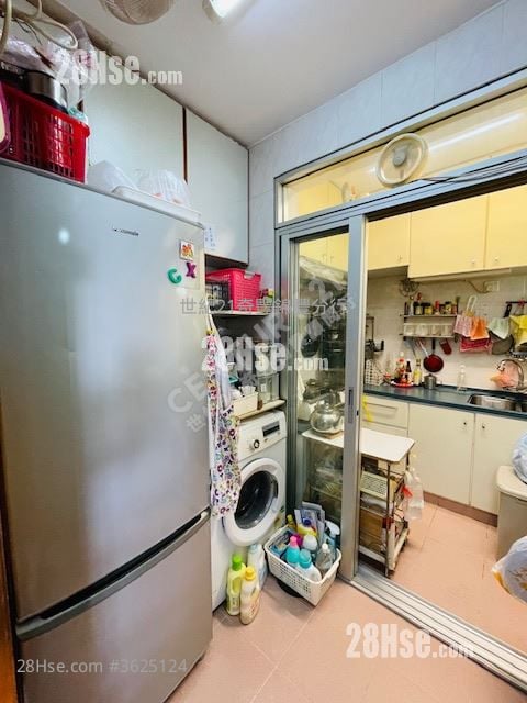 Kam Fung Court Sell 3 Bedrooms , 1 Bathroom 604 ft² Kam Fung Court Sell 3 Bedrooms , 1 Bathroom 604 ft²