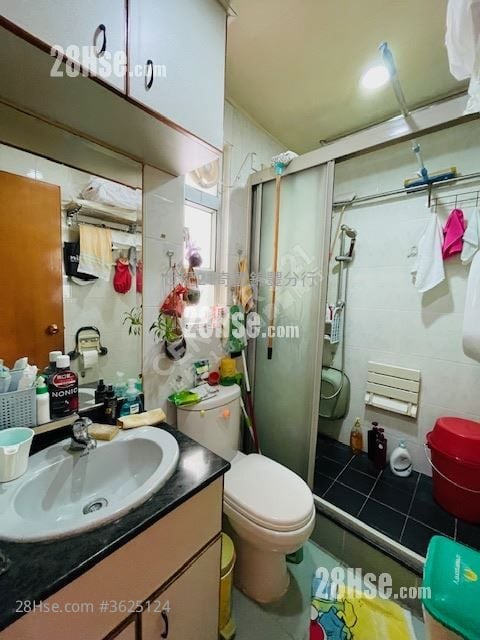 Kam Fung Court Sell 3 Bedrooms , 1 Bathroom 604 ft² Kam Fung Court Sell 3 Bedrooms , 1 Bathroom 604 ft²