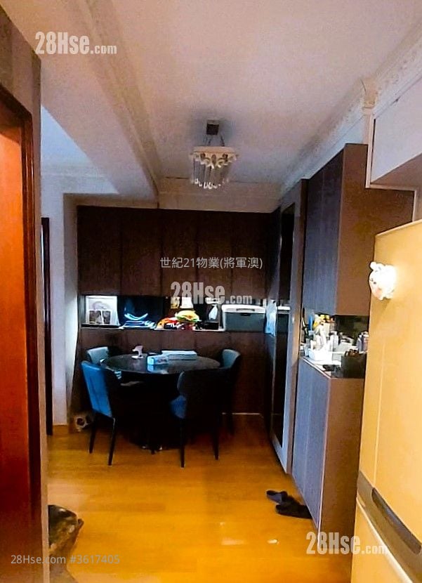 Hong Sing Garden Sell 2 Bedrooms 452 ft²