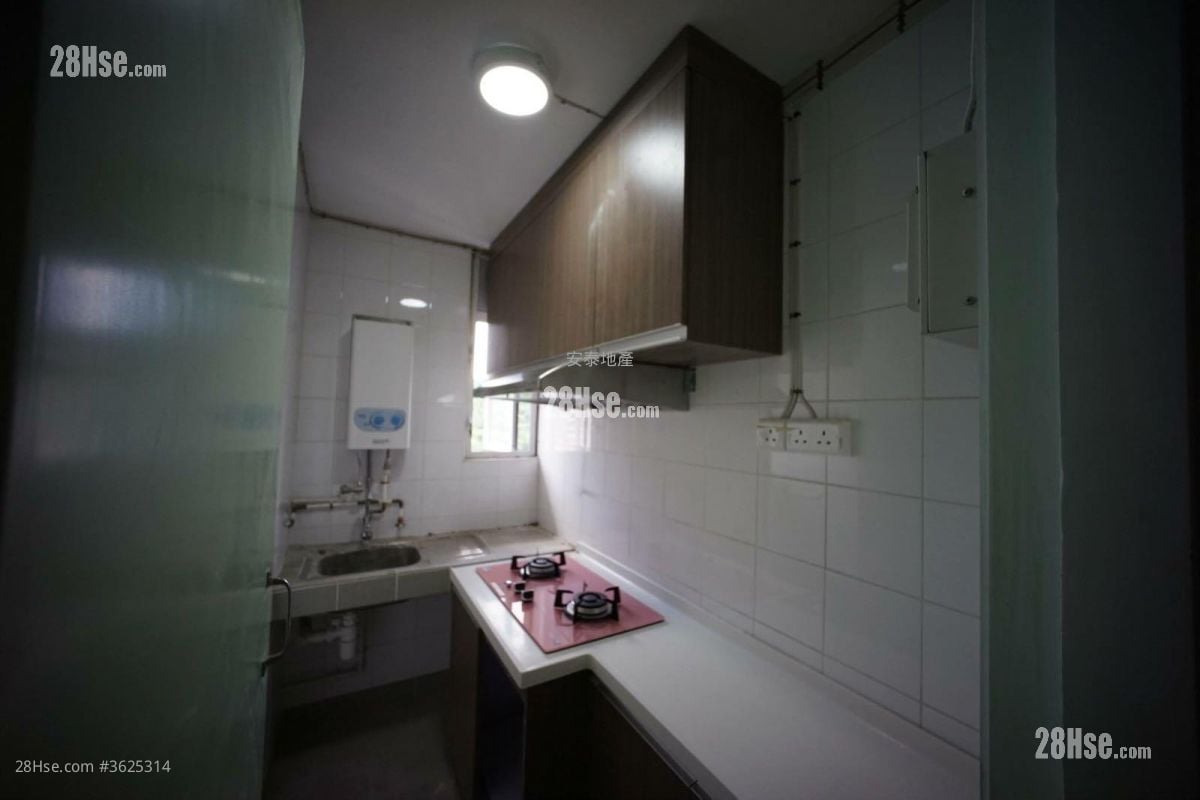 景林邨 售盘 2 房 , 1 浴室 349 平方尺