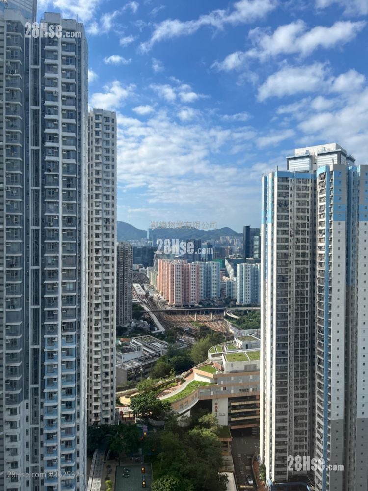 Choi Hing Court Sell 2 Bedrooms , 1 Bathroom 452 ft²