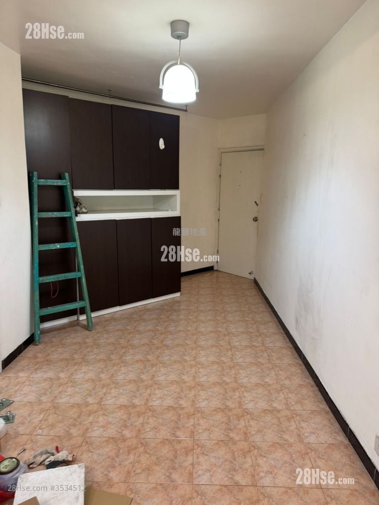 Tsui Lai Garden Sell 3 Bedrooms , 1 Bathroom 590 ft²