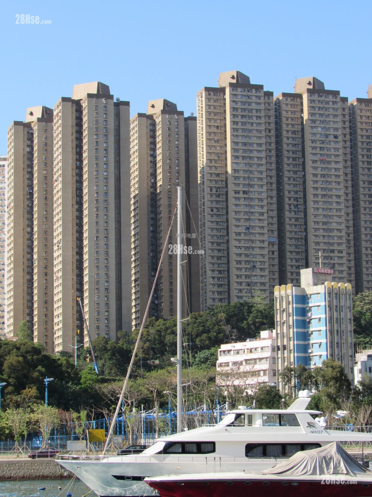 Yue On Court Sell 2 Bedrooms 493 ft²