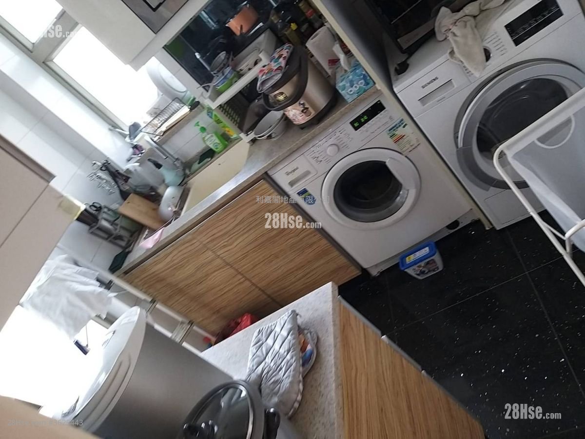 Uptown Sell 3 Bedrooms , 2 Bathrooms 760 ft² Uptown Sell 3 Bedrooms , 2 Bathrooms 760 ft²