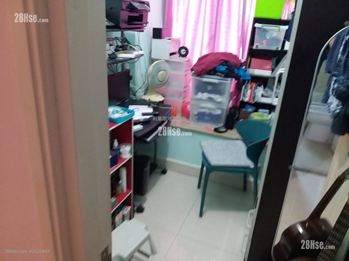 Uptown Sell 3 Bedrooms , 2 Bathrooms 760 ft² Uptown Sell 3 Bedrooms , 2 Bathrooms 760 ft²