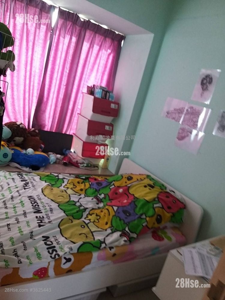 Uptown Sell 3 Bedrooms , 2 Bathrooms 760 ft² Uptown Sell 3 Bedrooms , 2 Bathrooms 760 ft²