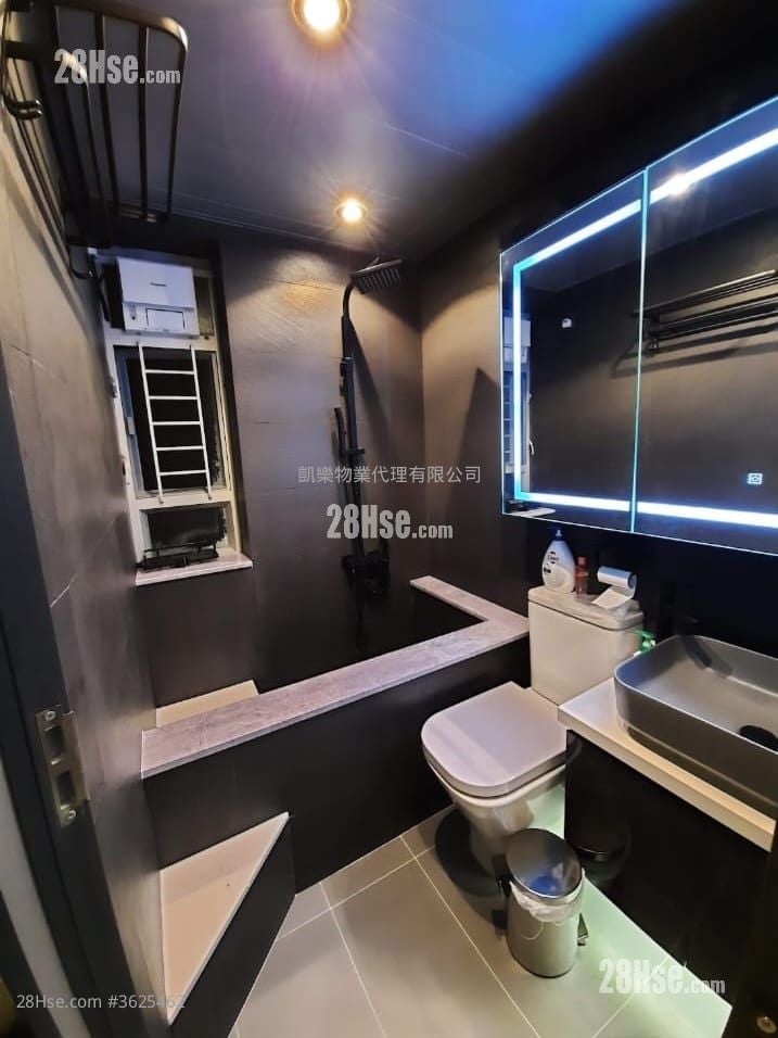 Kwun Tak Court Sell 3 Bedrooms , 2 Bathrooms 568 ft² Kwun Tak Court Sell 3 Bedrooms , 2 Bathrooms 568 ft²