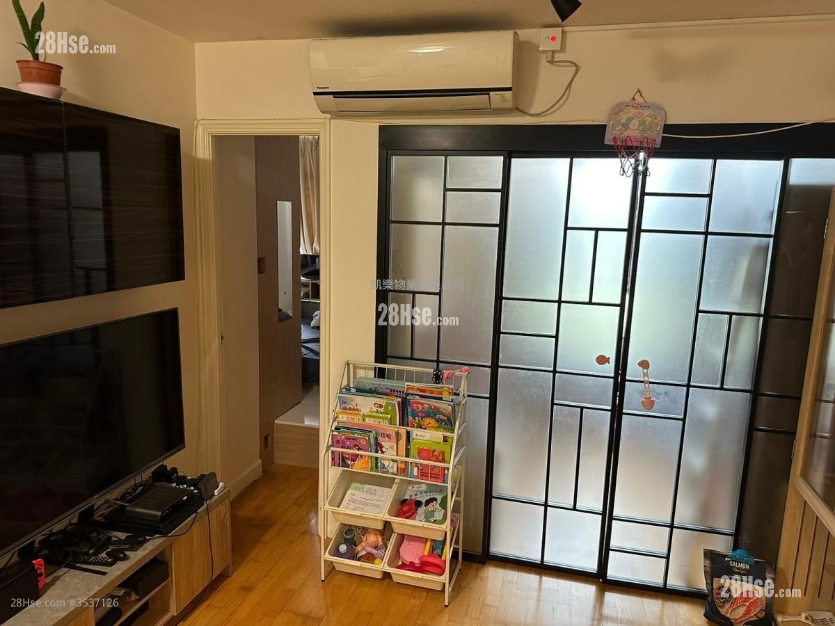 Kwun Hei Court Sell 2 Bedrooms , 1 Bathroom 426 ft²