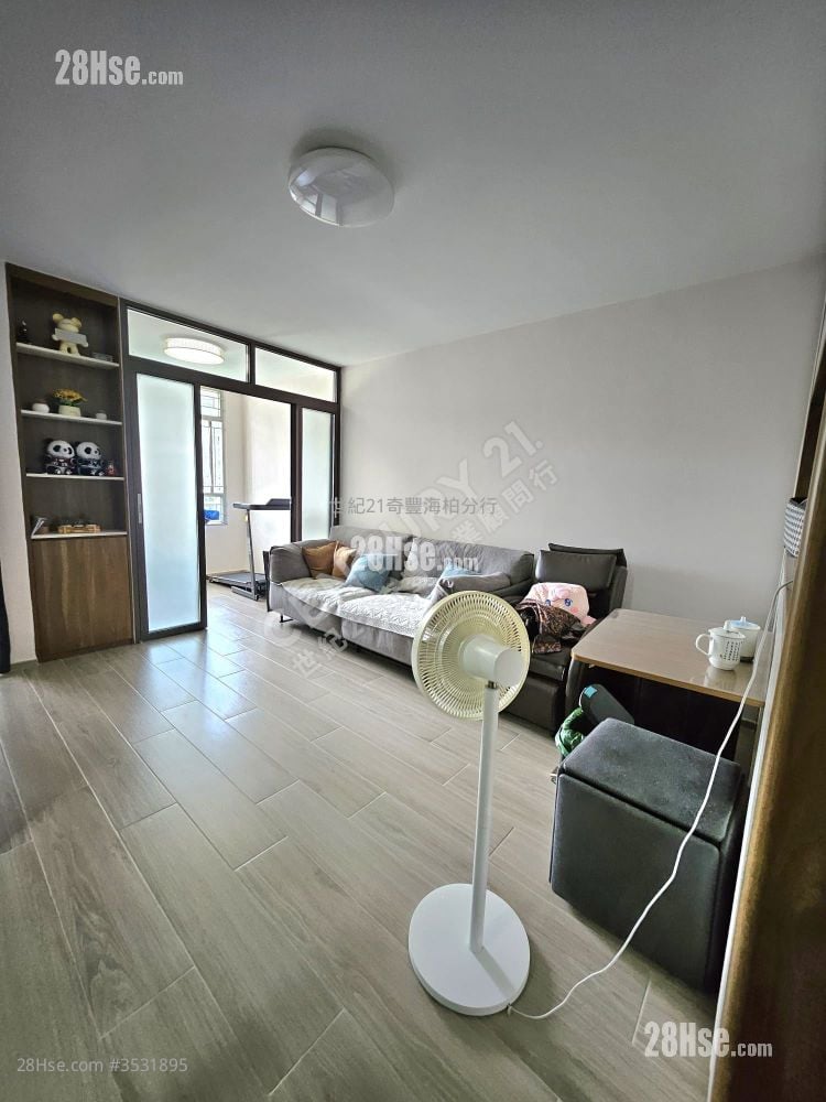 Kam Fung Court Sell 2 Bedrooms , 1 Bathroom 432 ft²