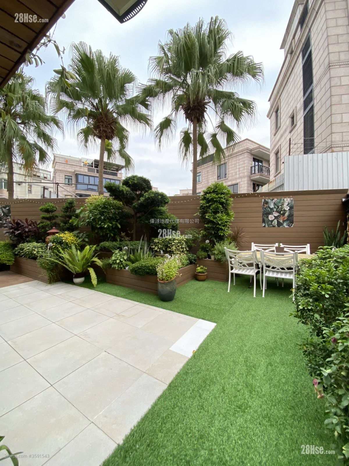 村屋 售盘 4 房 , 3 浴室 1,400 平方尺