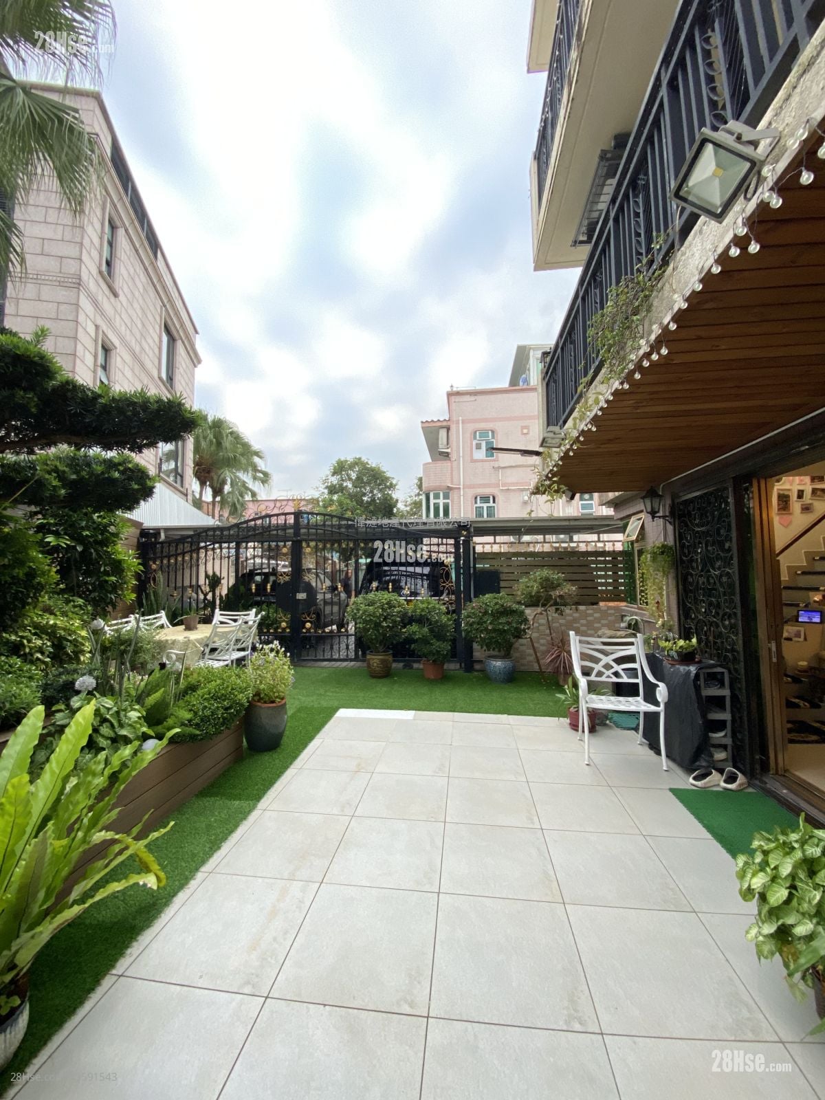 村屋 售盘 4 房 , 3 浴室 1,400 平方尺