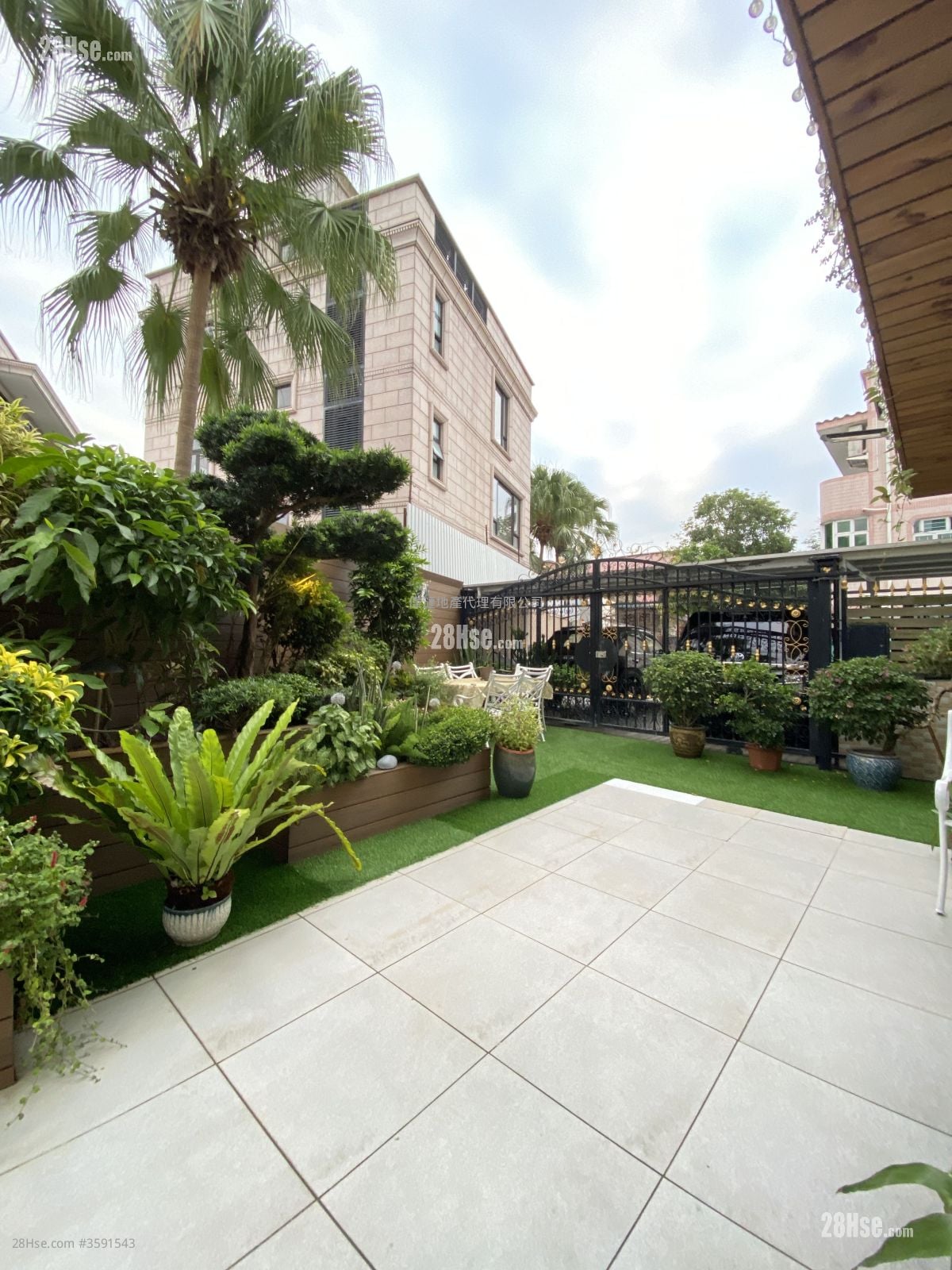 村屋 售盘 4 房 , 3 浴室 1,400 平方尺