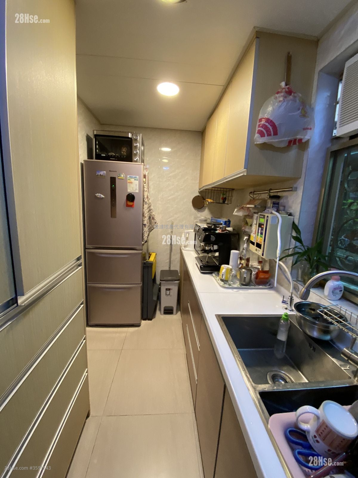 村屋 售盘 4 房 , 3 浴室 1,400 平方尺