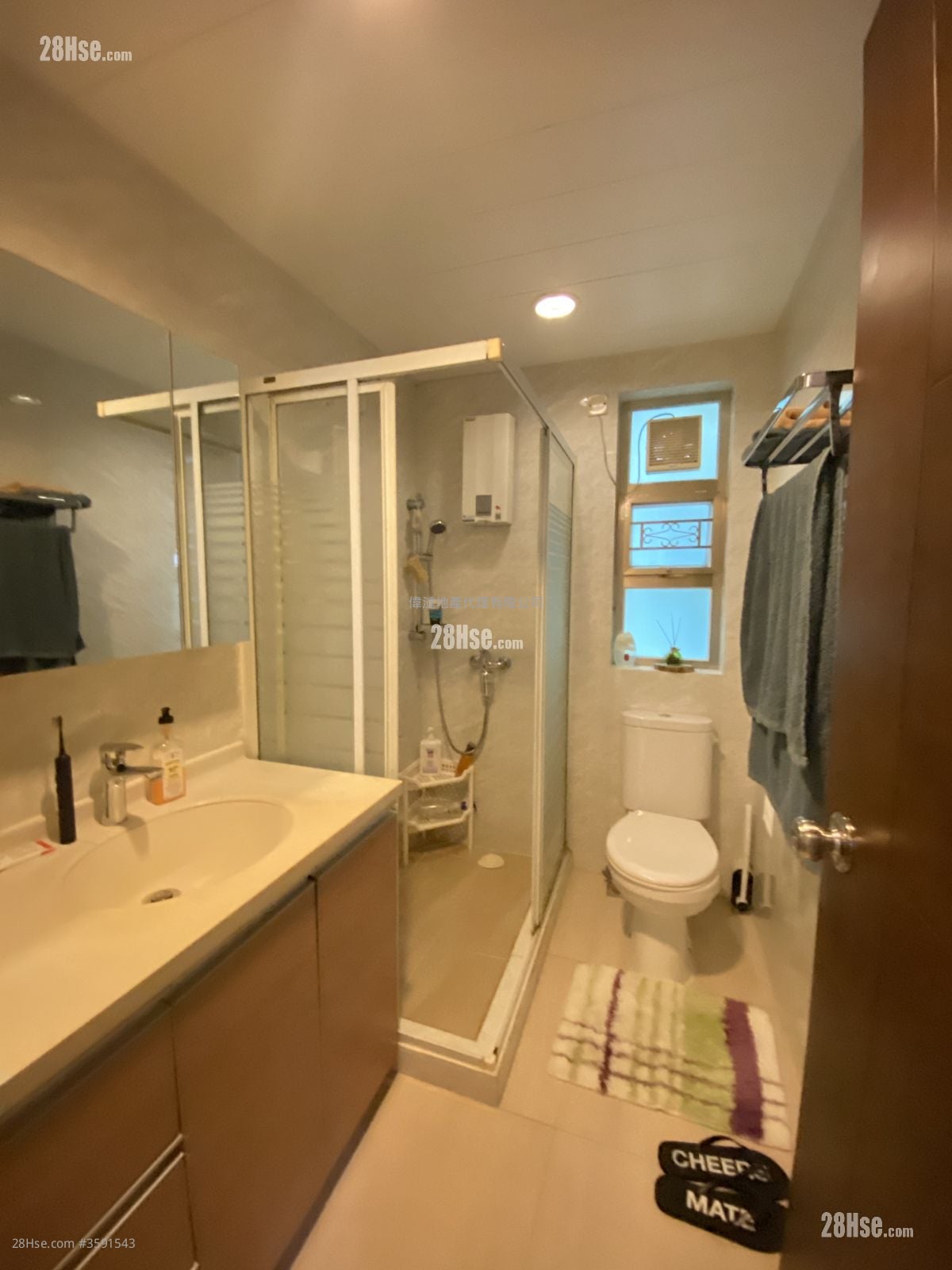 村屋 售盘 4 房 , 3 浴室 1,400 平方尺