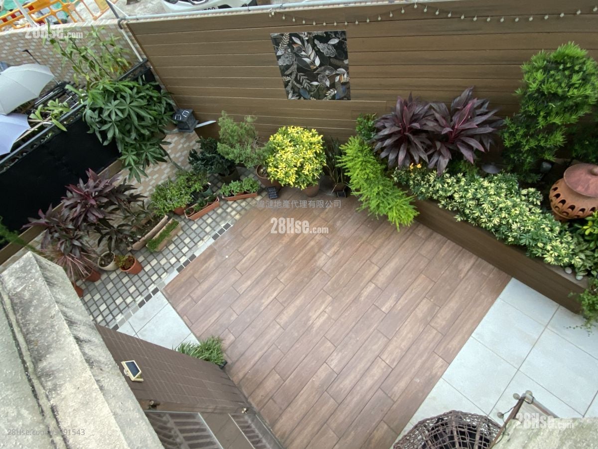 村屋 售盘 4 房 , 3 浴室 1,400 平方尺