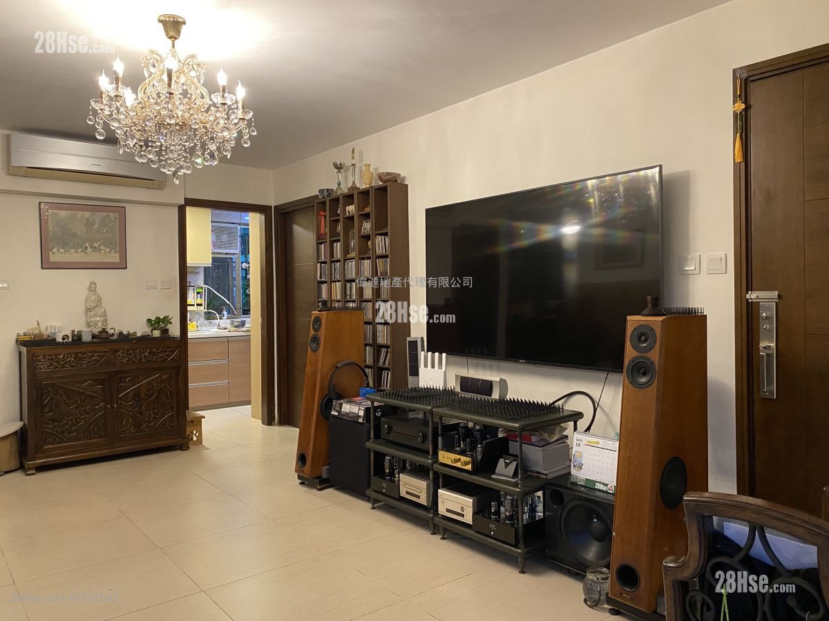 村屋 售盘 4 房 , 3 浴室 1,400 平方尺