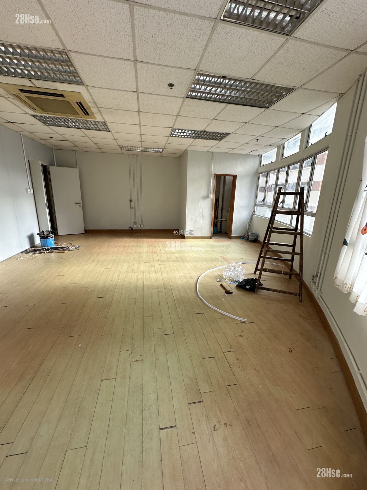 South China Industrial Building Rental 1 Toilet