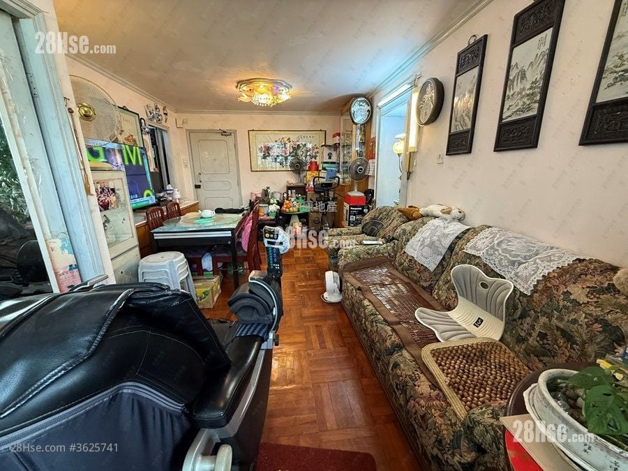 Ka Shing Court Sell 3 Bedrooms , 2 Bathrooms 606 ft²