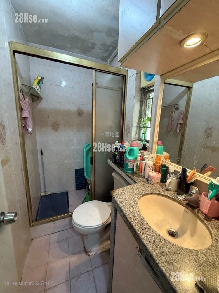 Ka Shing Court Sell 3 Bedrooms , 2 Bathrooms 606 ft² Ka Shing Court Sell 3 Bedrooms , 2 Bathrooms 606 ft²