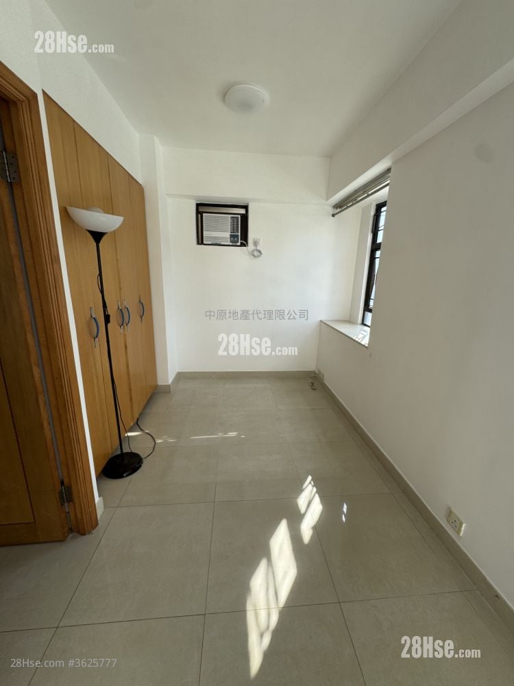 偉華中心 租盤 358 平方呎