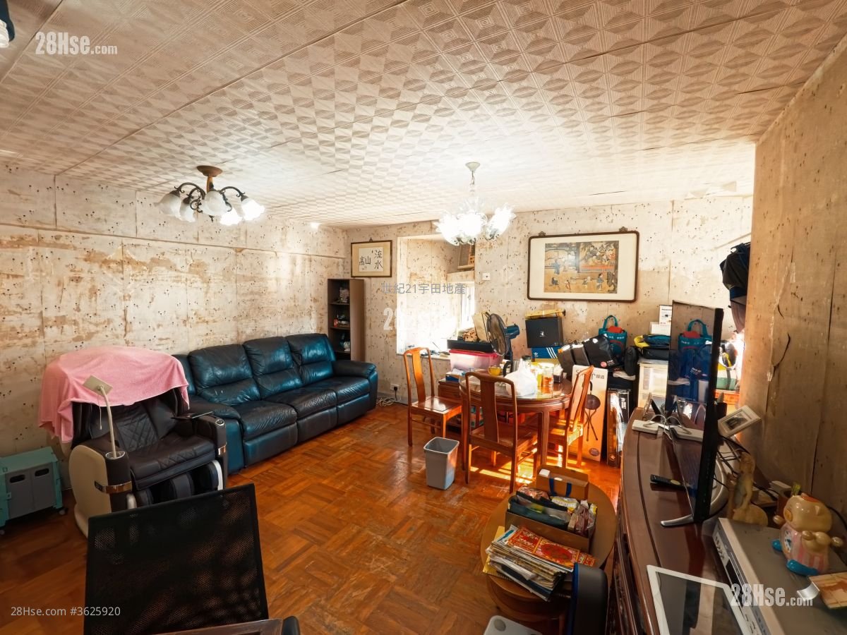 Po Nga Court Sell 3 Bedrooms , 1 Bathroom 489 ft²