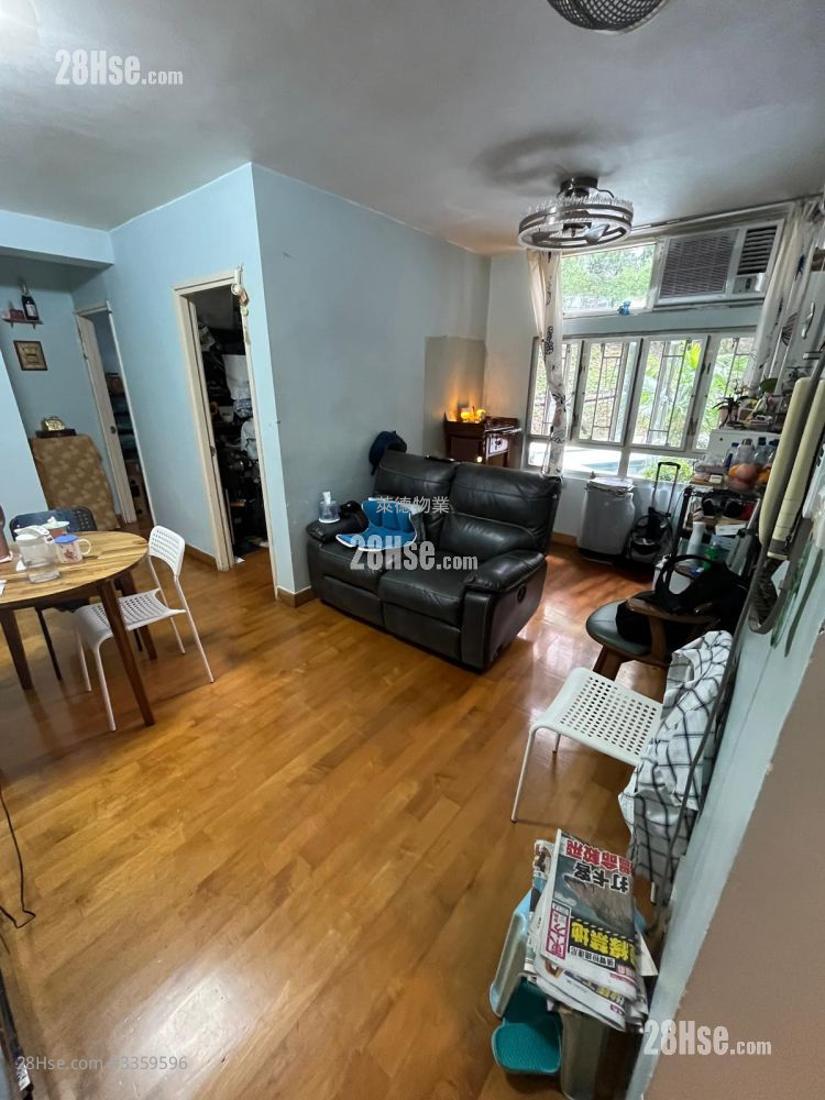 Tsz Oi Court Sell 3 Bedrooms , 1 Bathroom 554 ft²