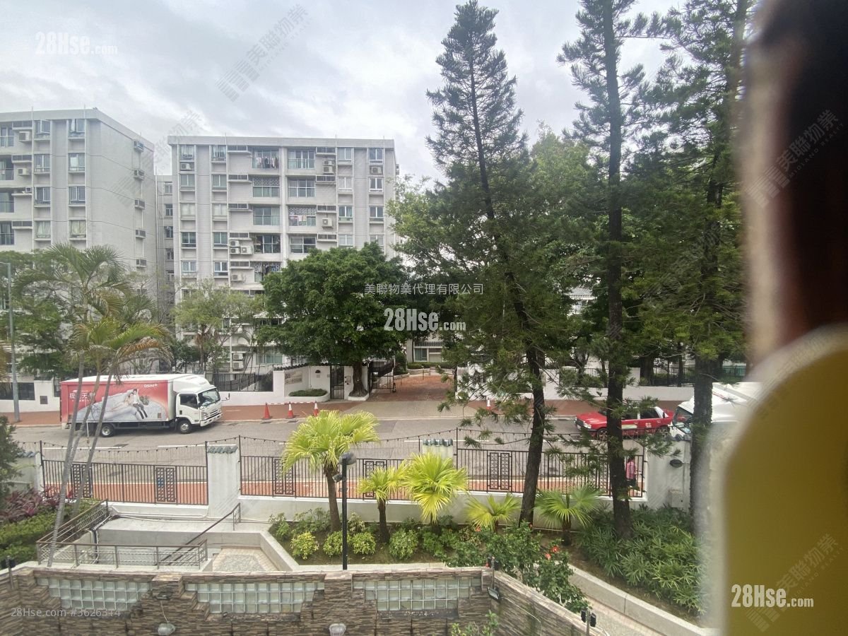 Village Gardens Sell 4 Bedrooms , 2 Bathrooms 1,514 ft²