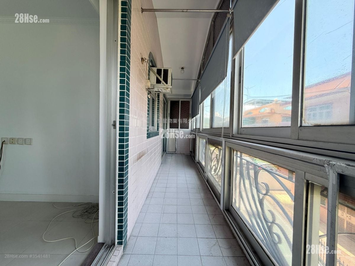 村屋 售盤 3 房 , 1 浴室 700 平方呎