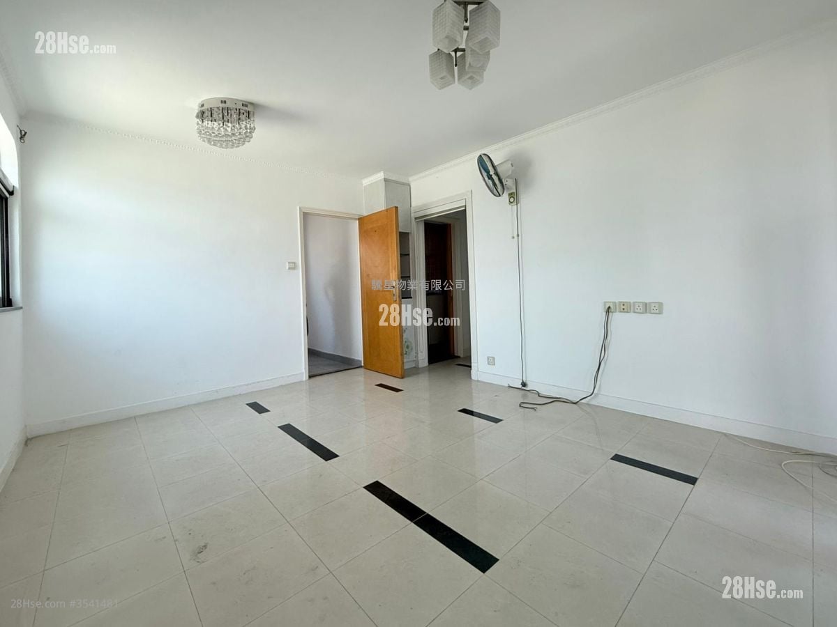 村屋 售盤 3 房 , 1 浴室 700 平方呎