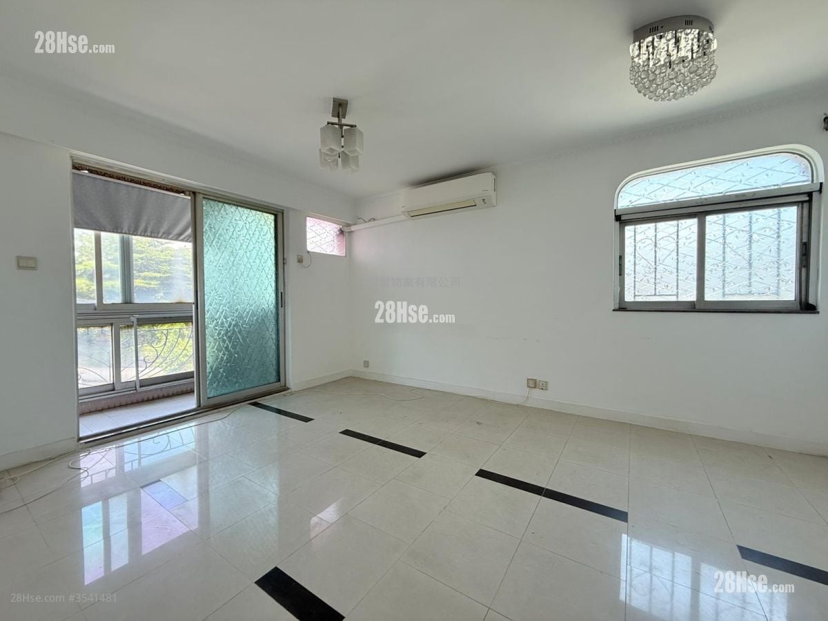 村屋 售盤 3 房 , 1 浴室 700 平方呎