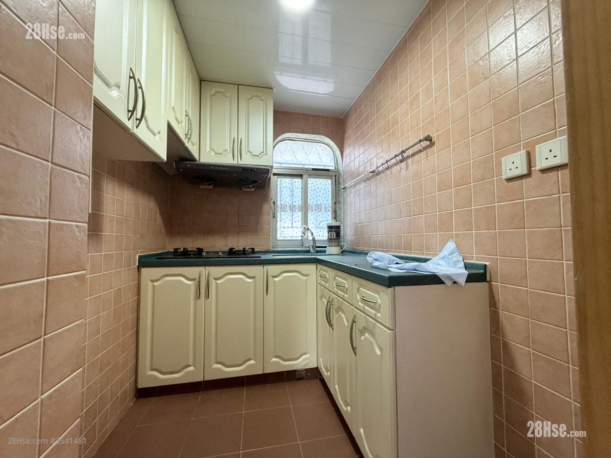 村屋 售盤 3 房 , 1 浴室 700 平方呎