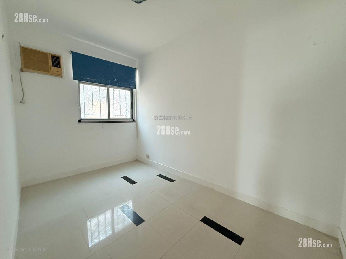 村屋 售盤 3 房 , 1 浴室 700 平方呎