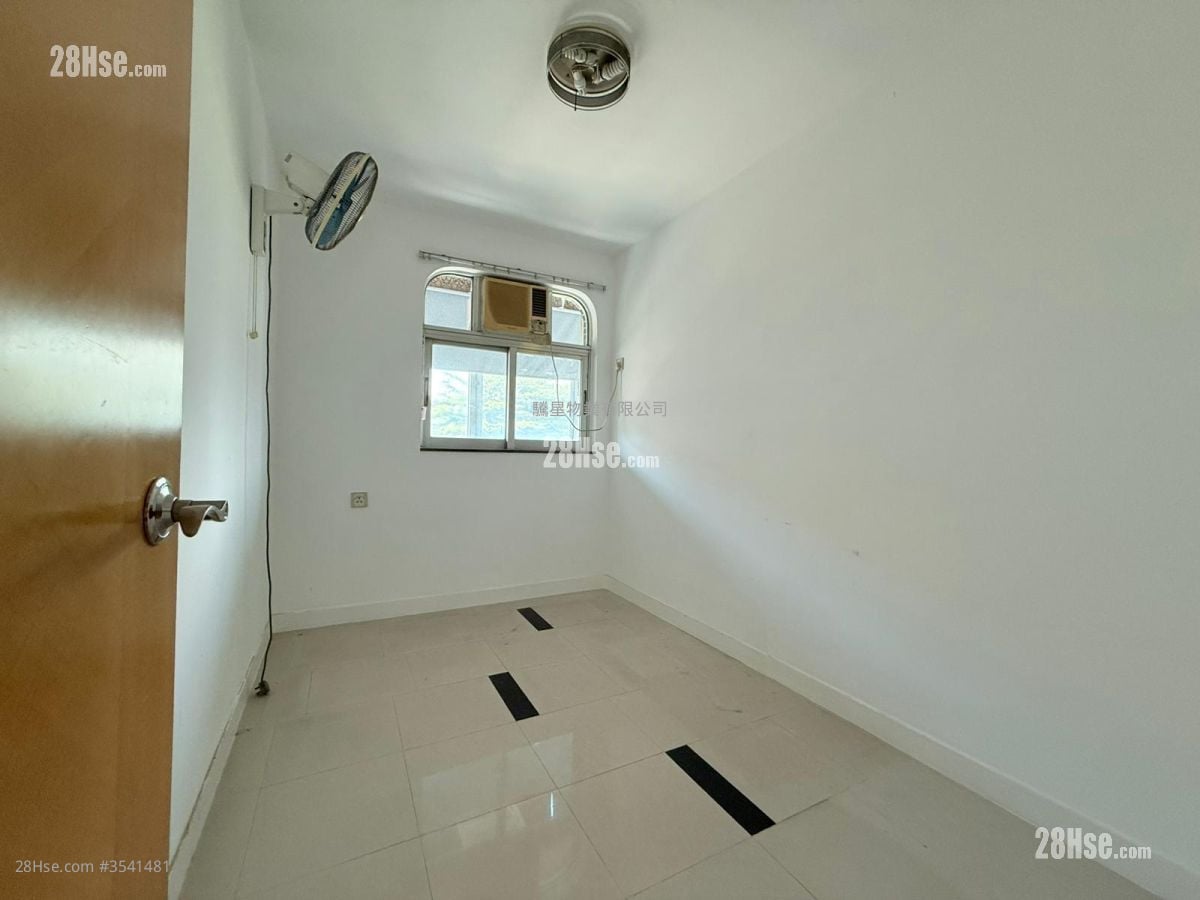 村屋 售盤 3 房 , 1 浴室 700 平方呎