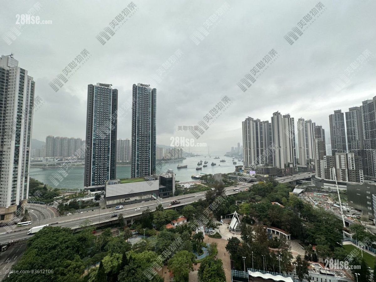 Aurora Sell 3 Bedrooms , 1 Bathroom 859 ft²