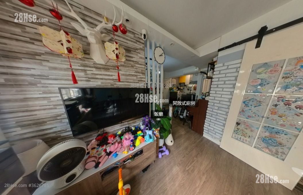 Golden Building Sell 2 Bedrooms , 1 Bathroom 385 ft²