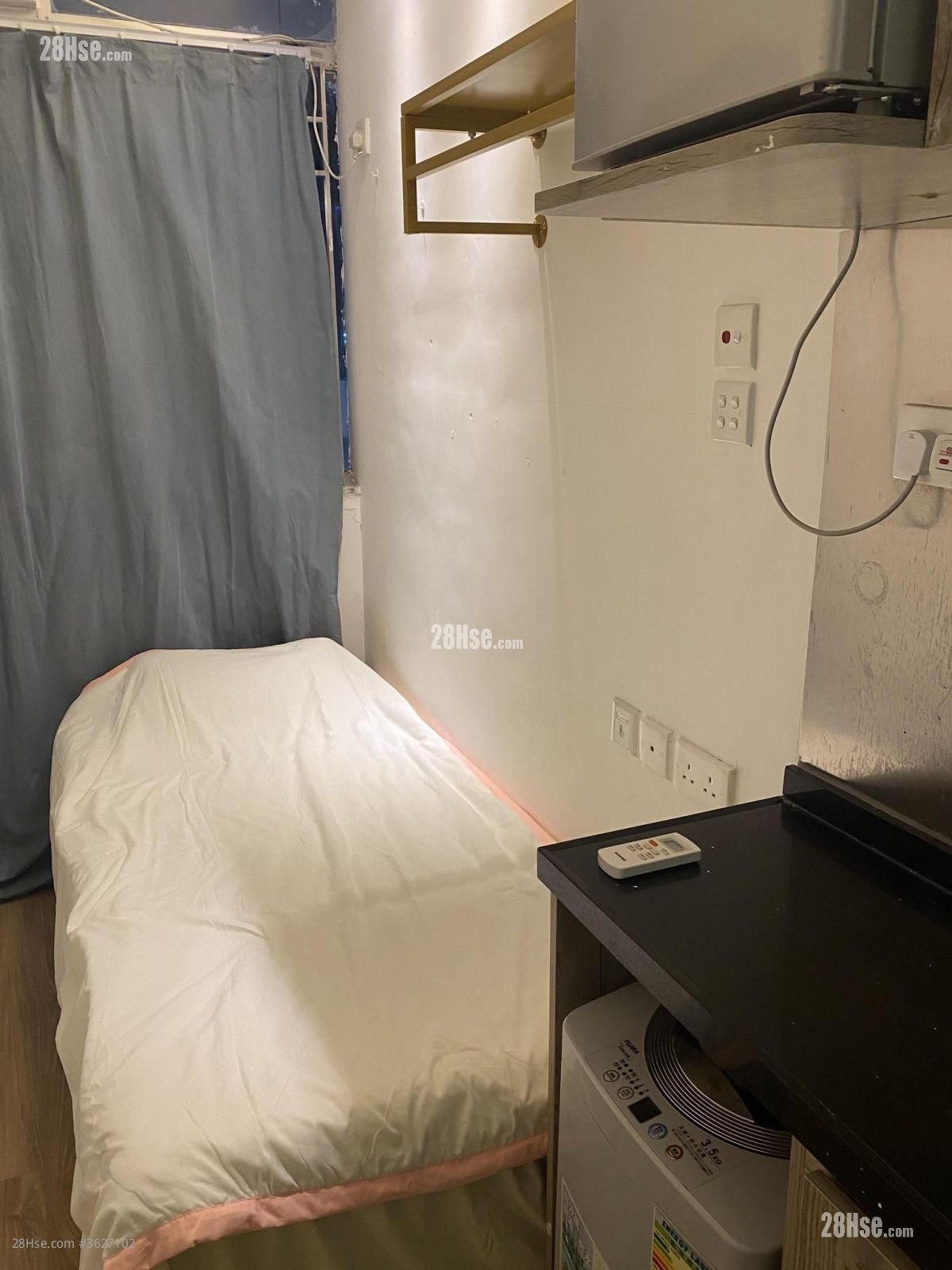 轩尼诗大厦 租盘 100 平方尺